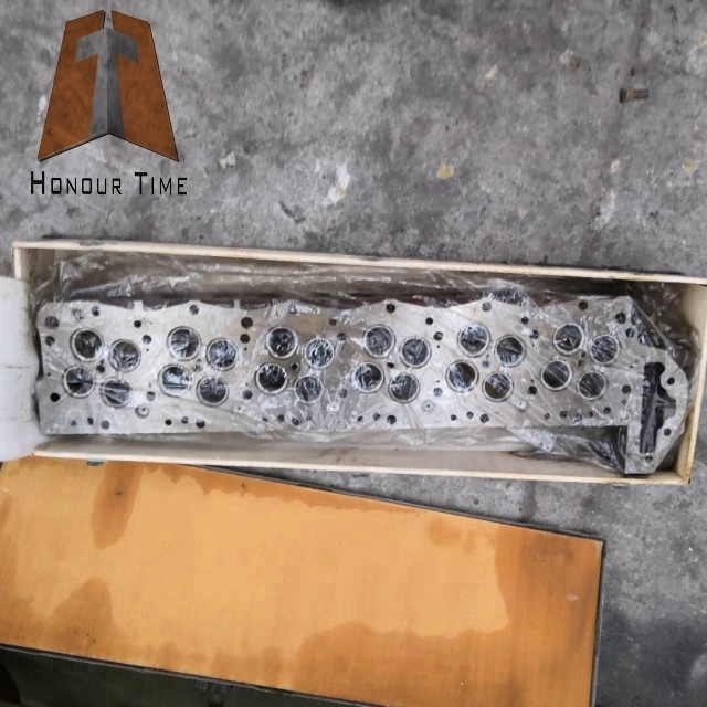 J08E engine Cylinder head 1.jpg